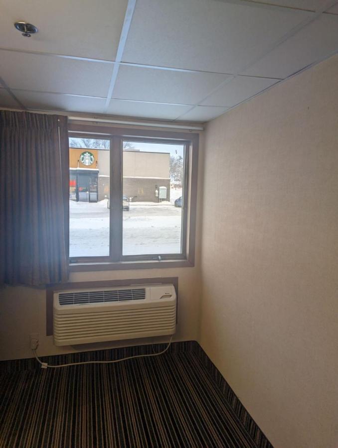 Woodfield Inn And Suites Marshfield Exterior photo
